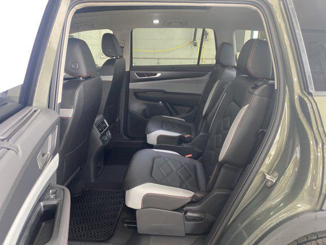 new 2025 Volkswagen Atlas car, priced at $48,646