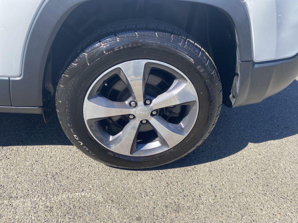 used 2020 Jeep Cherokee car, priced at $18,520