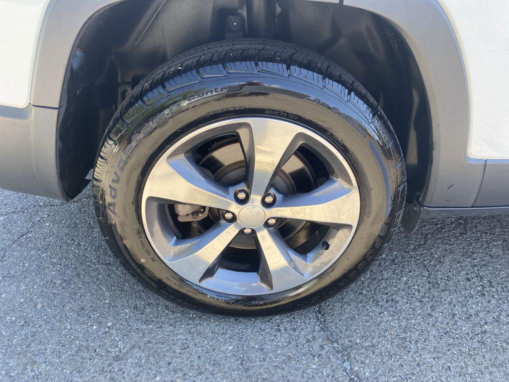 used 2020 Jeep Cherokee car, priced at $18,520