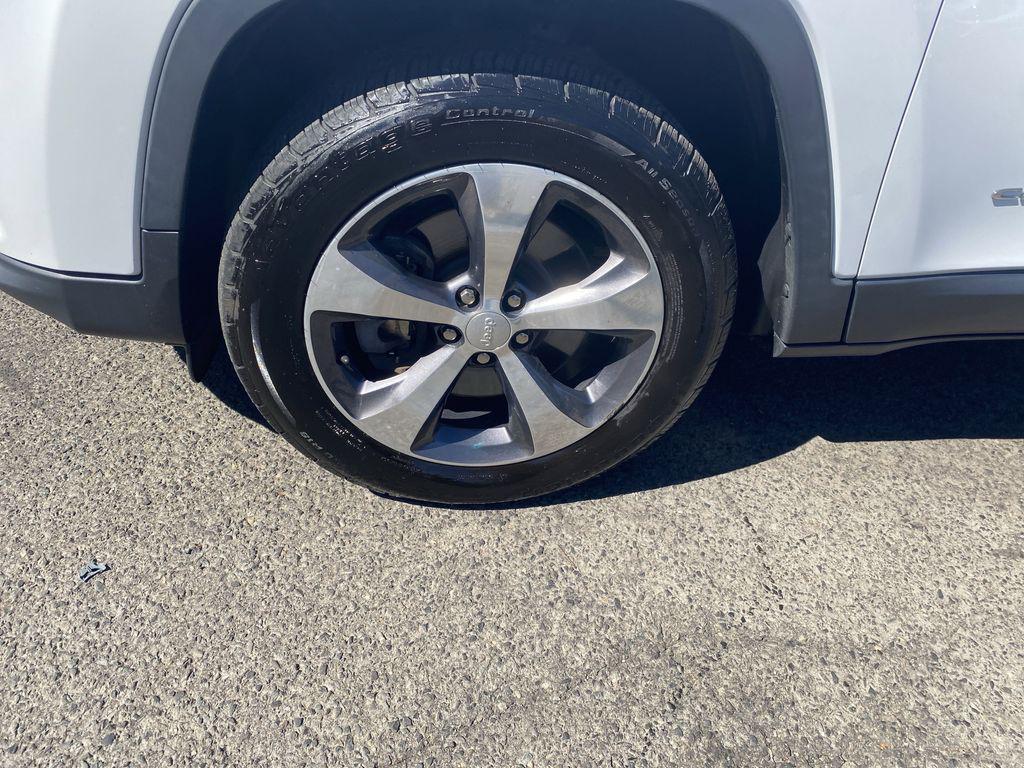 used 2020 Jeep Cherokee car, priced at $18,520
