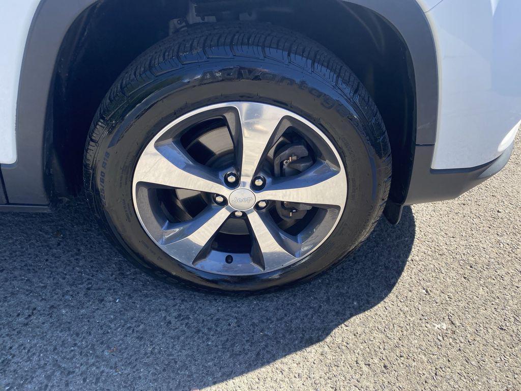used 2020 Jeep Cherokee car, priced at $18,520