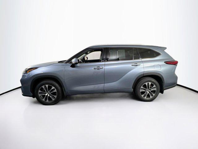 used 2022 Toyota Highlander car, priced at $37,096