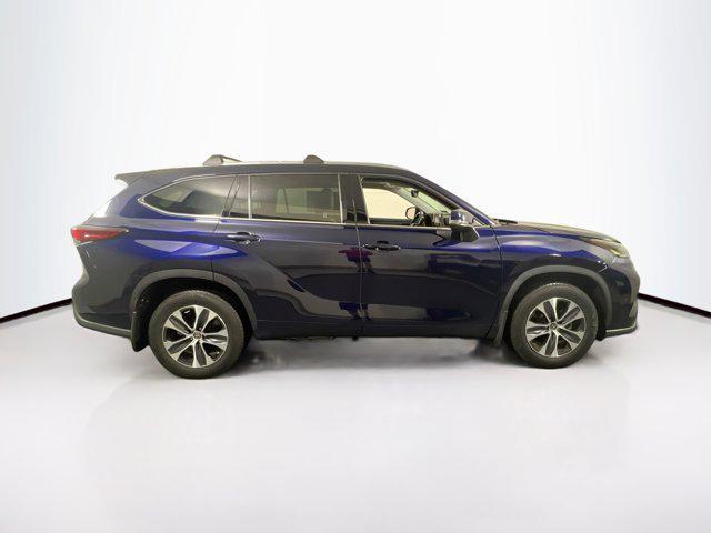 used 2021 Toyota Highlander car, priced at $37,995