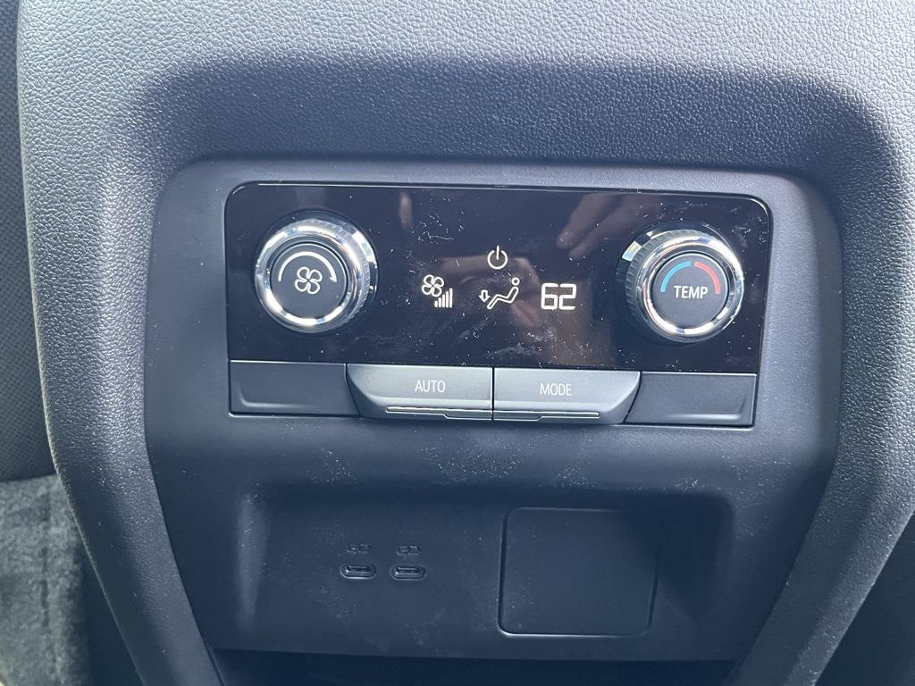 new 2026 Chevrolet Traverse car, priced at $48,192