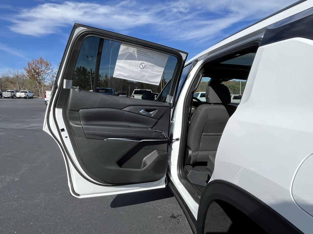 new 2026 Chevrolet Traverse car, priced at $48,192