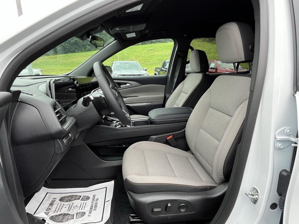 new 2025 Chevrolet Traverse car, priced at $44,941