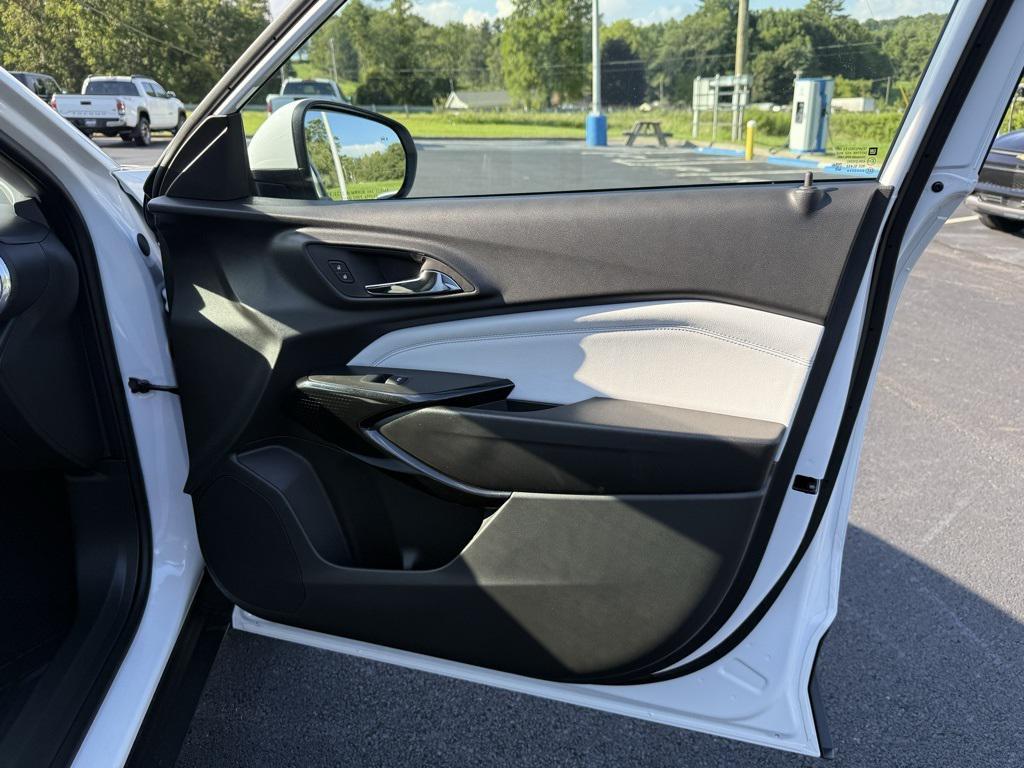 new 2025 Chevrolet Trax car, priced at $26,429