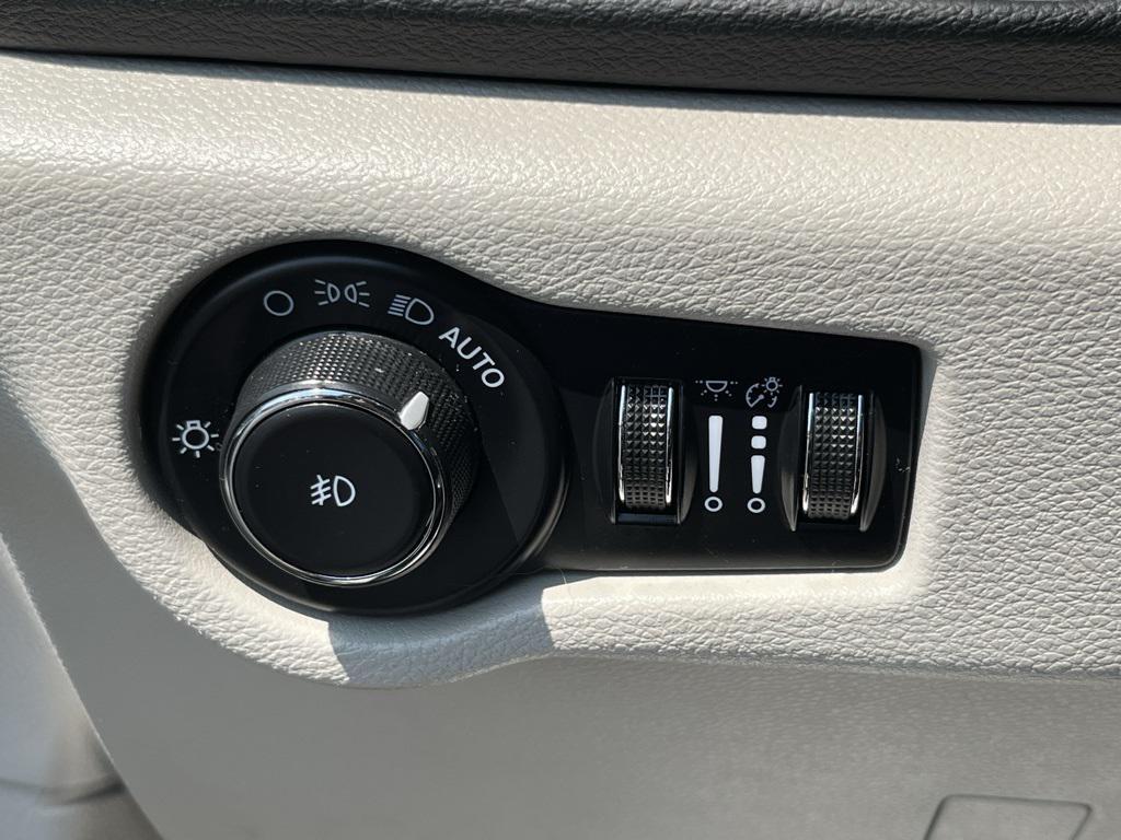 used 2023 Chrysler Pacifica car, priced at $23,760