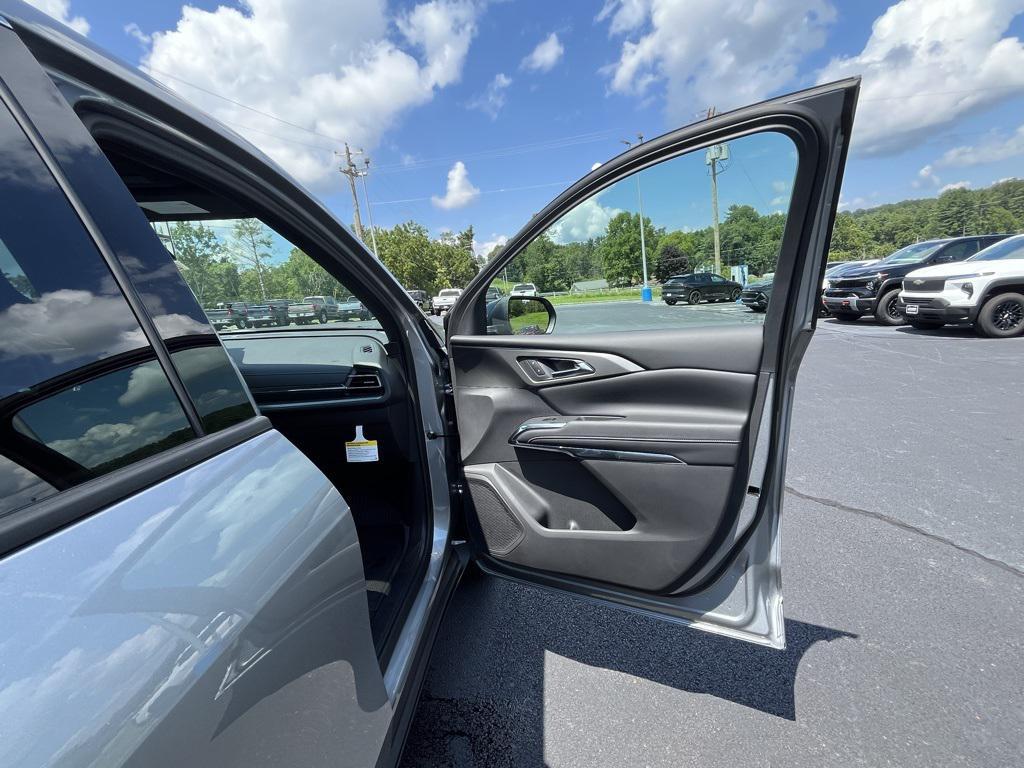 new 2026 Chevrolet Traverse car, priced at $47,807