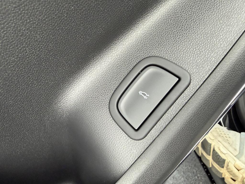 new 2026 Chevrolet Traverse car, priced at $60,832