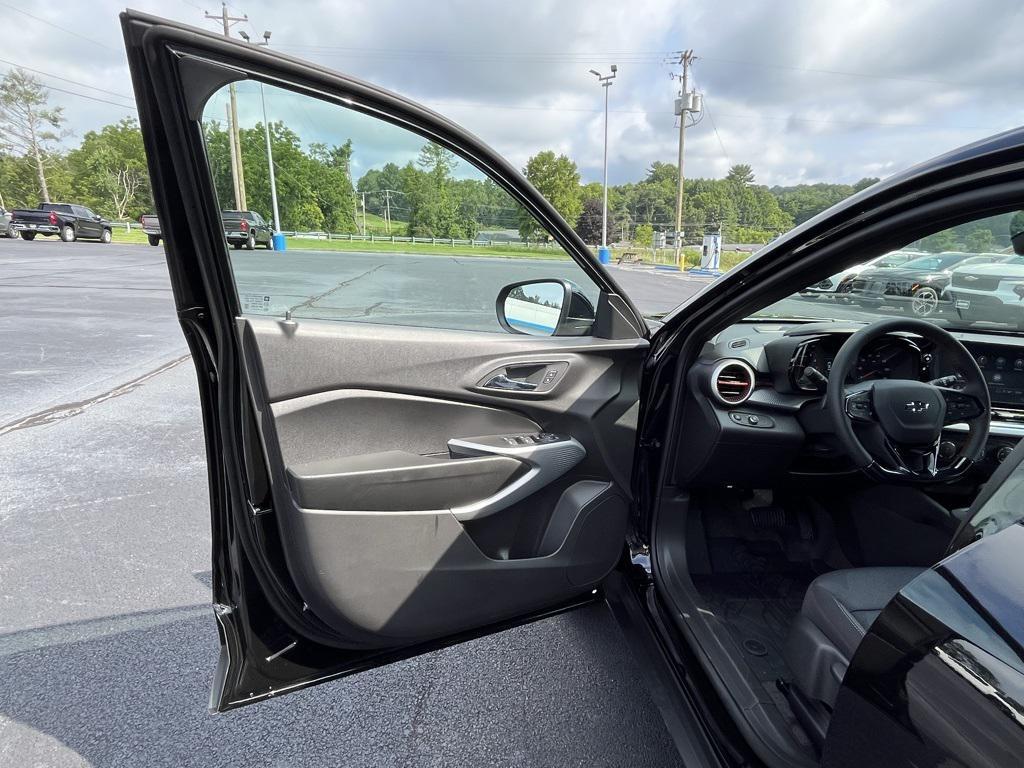 new 2025 Chevrolet Trax car, priced at $25,234