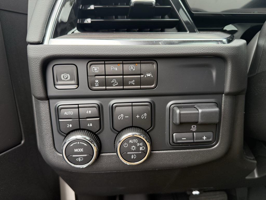 new 2025 Chevrolet Suburban car, priced at $81,517