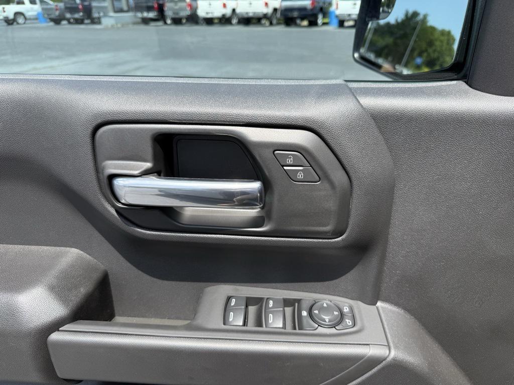 new 2025 Chevrolet Silverado 1500 car, priced at $52,634