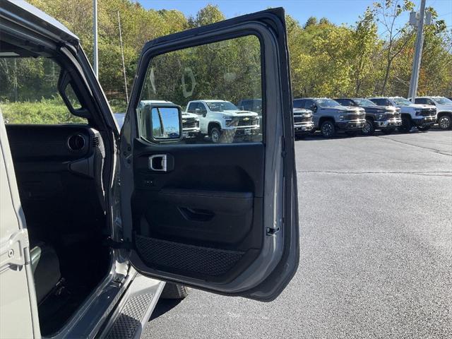 used 2022 Jeep Gladiator car, priced at $37,950