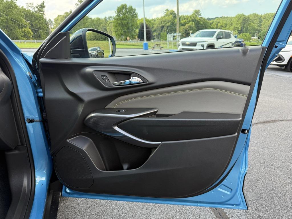 new 2025 Chevrolet Trax car, priced at $28,029