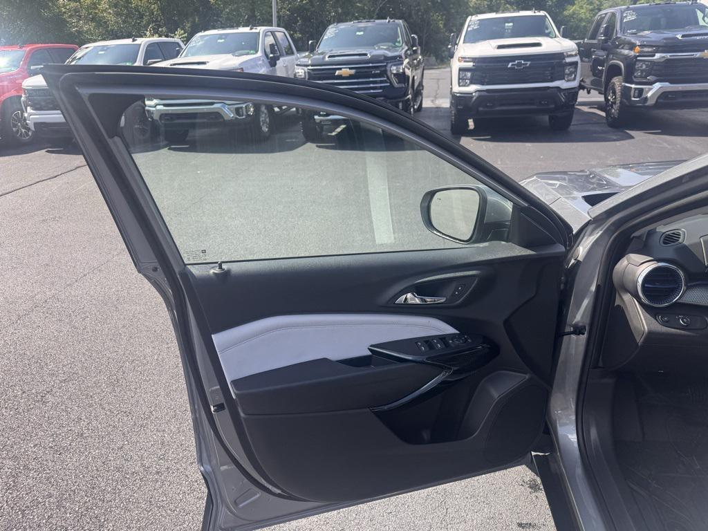 new 2025 Chevrolet Trax car, priced at $26,704