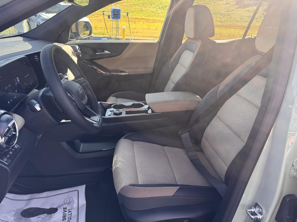 new 2026 Chevrolet Equinox car, priced at $39,037