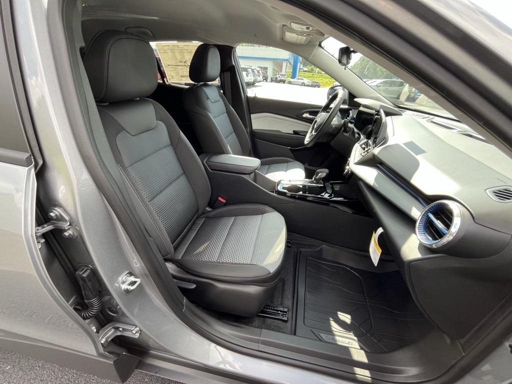 new 2025 Chevrolet Trax car, priced at $26,429