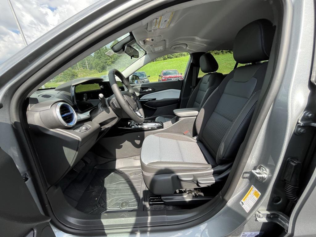 new 2025 Chevrolet Trax car, priced at $26,429
