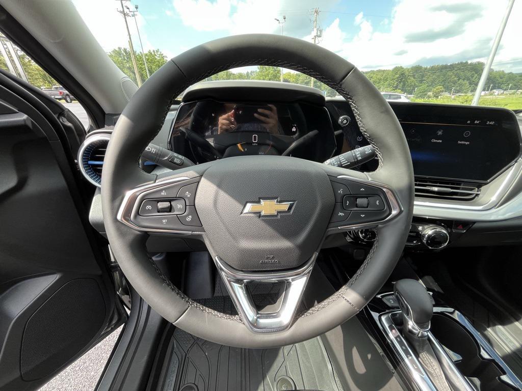 new 2025 Chevrolet Trax car, priced at $26,429