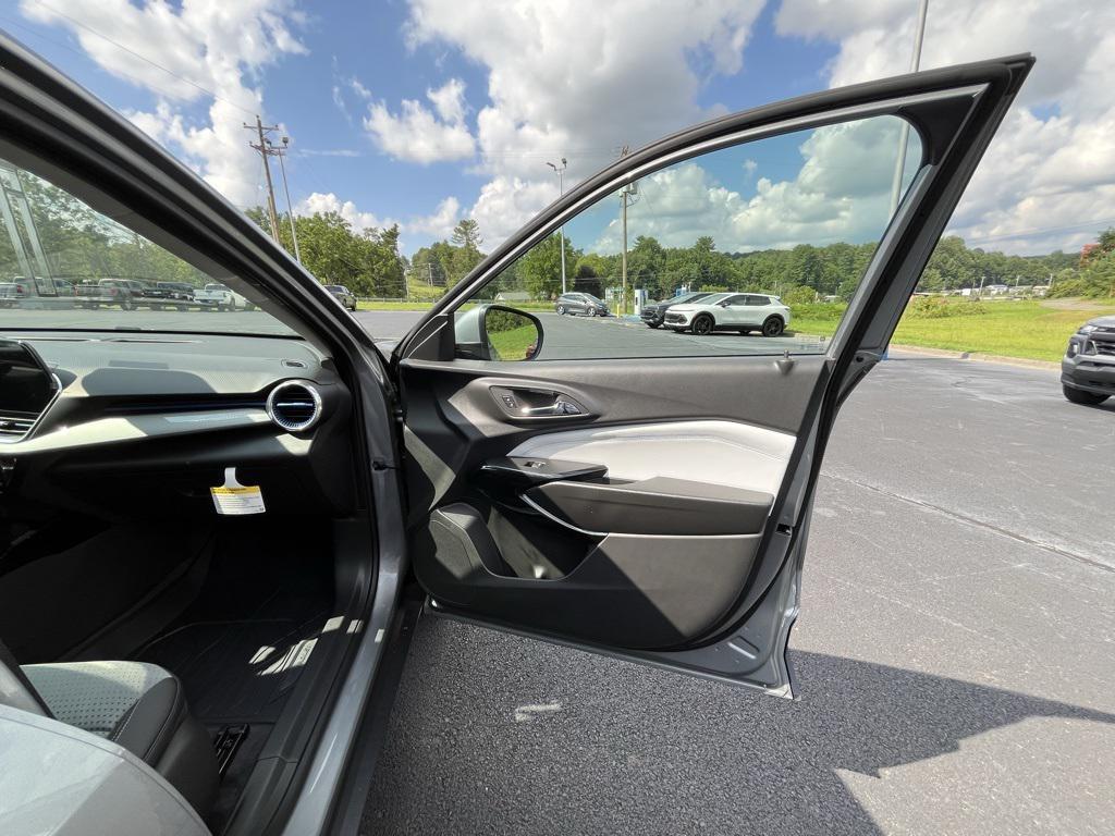 new 2025 Chevrolet Trax car, priced at $26,429