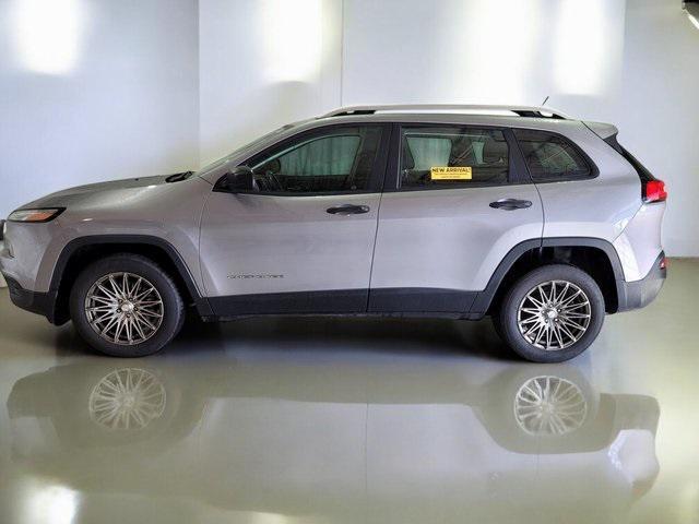 used 2015 Jeep Cherokee car, priced at $11,300