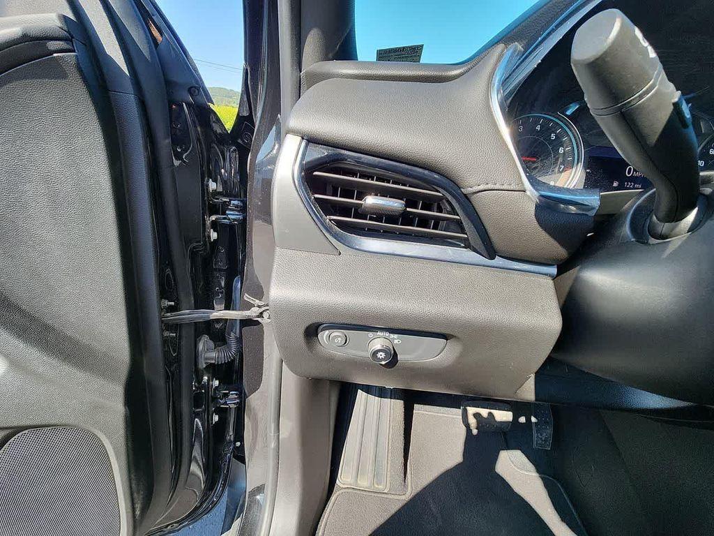 used 2023 Chevrolet Traverse car, priced at $35,894