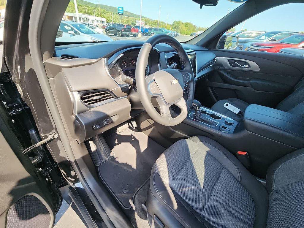 used 2023 Chevrolet Traverse car, priced at $35,894