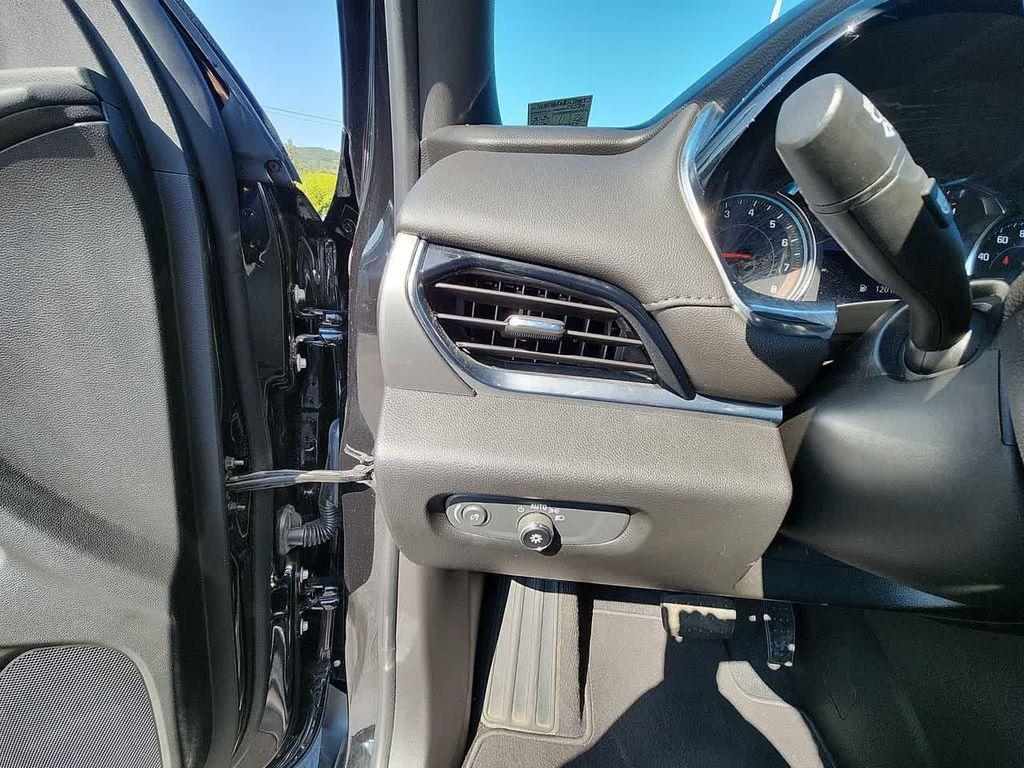 used 2023 Chevrolet Traverse car, priced at $35,894