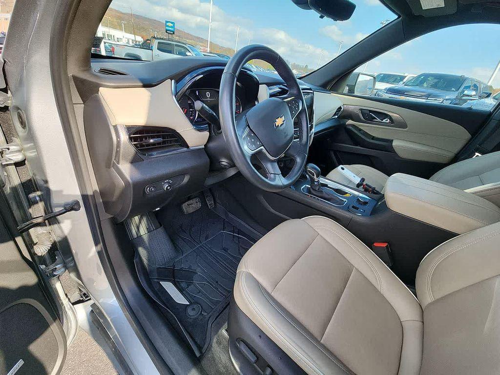 used 2023 Chevrolet Traverse car, priced at $39,995