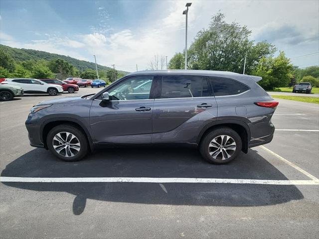 used 2021 Toyota Highlander car, priced at $31,894