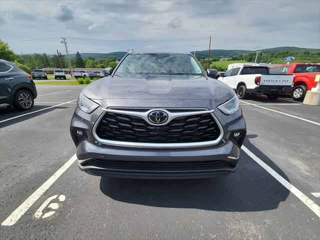 used 2021 Toyota Highlander car, priced at $31,894