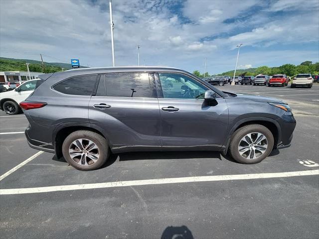 used 2021 Toyota Highlander car, priced at $31,894