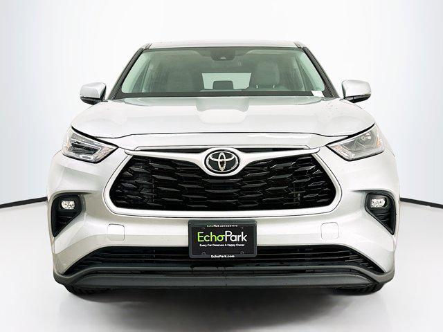 used 2022 Toyota Highlander car, priced at $29,869