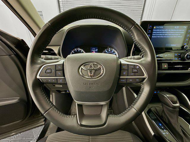 used 2022 Toyota Highlander car, priced at $29,569