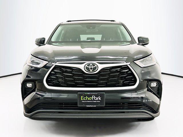 used 2022 Toyota Highlander car, priced at $29,569