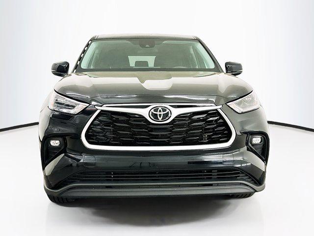 used 2023 Toyota Highlander car, priced at $32,789