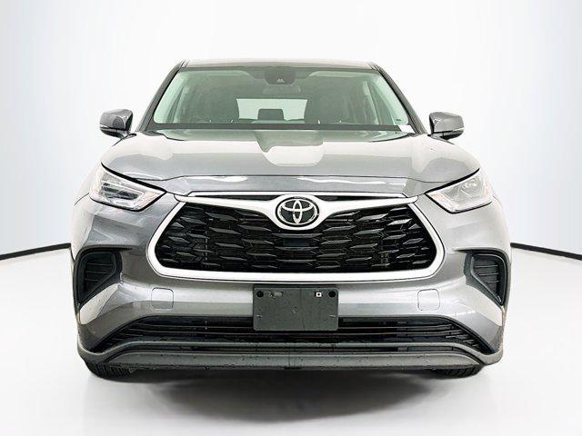 used 2023 Toyota Highlander car, priced at $32,389