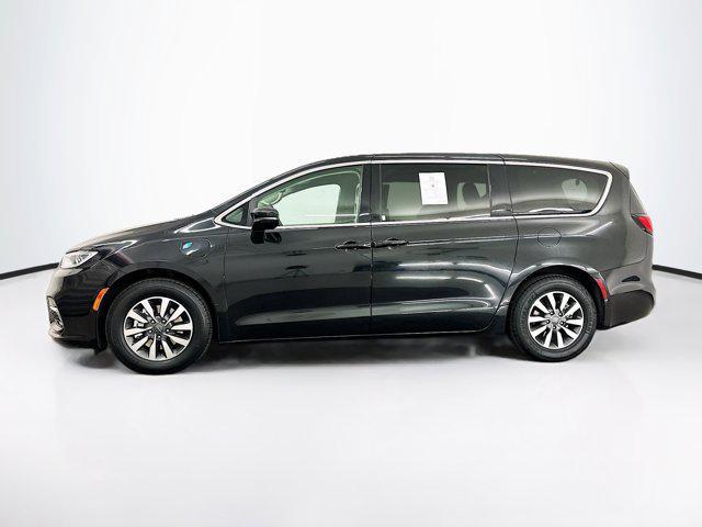 used 2022 Chrysler Pacifica Hybrid car, priced at $24,109