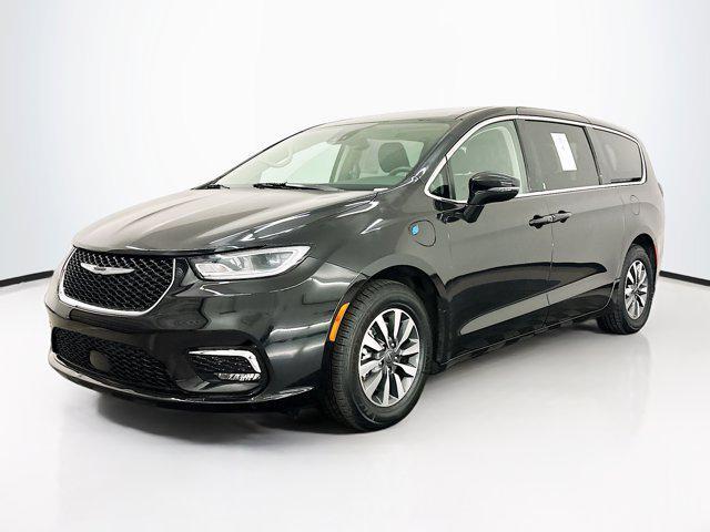 used 2022 Chrysler Pacifica Hybrid car, priced at $24,109