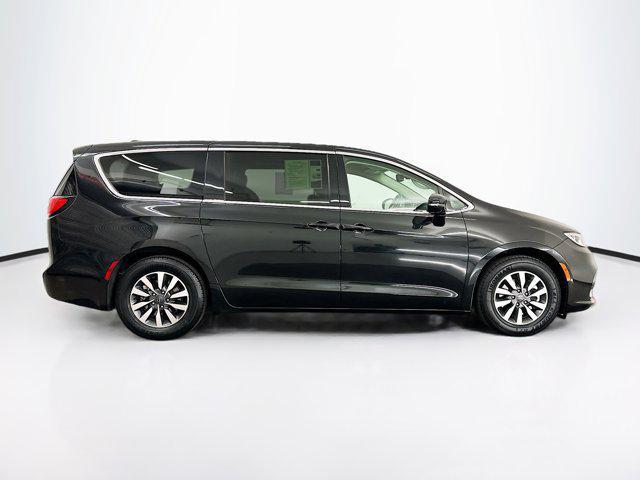 used 2022 Chrysler Pacifica Hybrid car, priced at $24,109