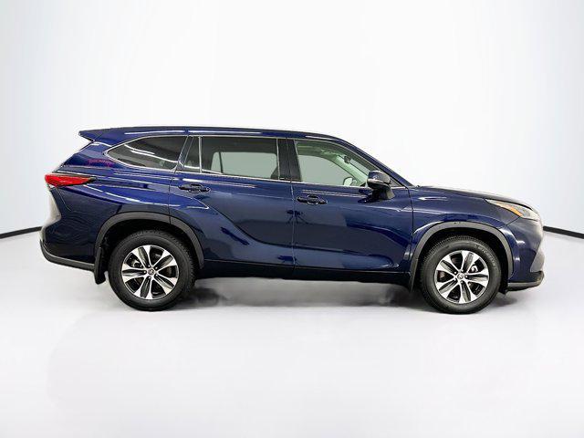 used 2022 Toyota Highlander car, priced at $33,379