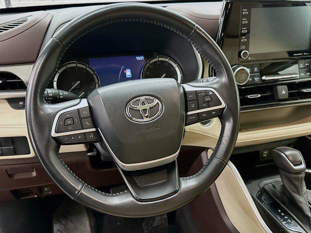 used 2022 Toyota Highlander car, priced at $33,379