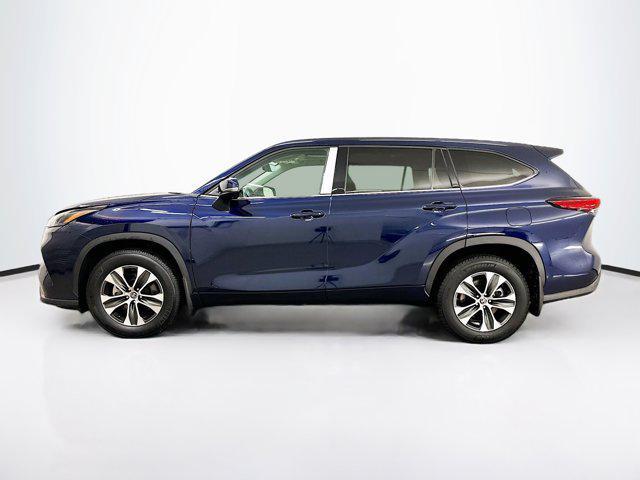 used 2022 Toyota Highlander car, priced at $33,379