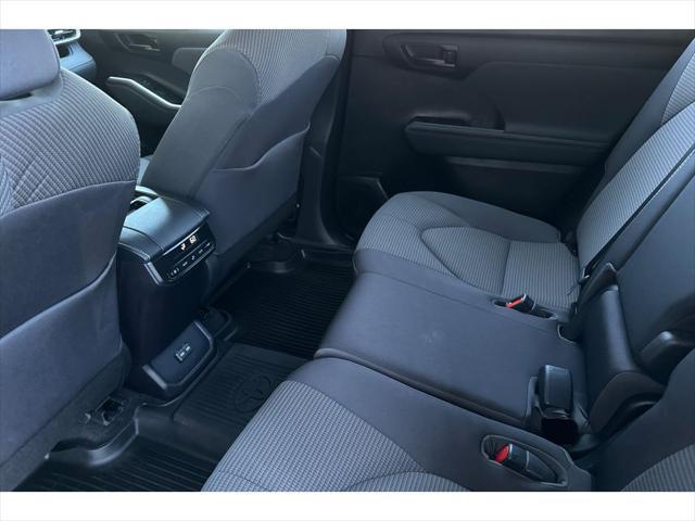 used 2023 Toyota Highlander car, priced at $39,999