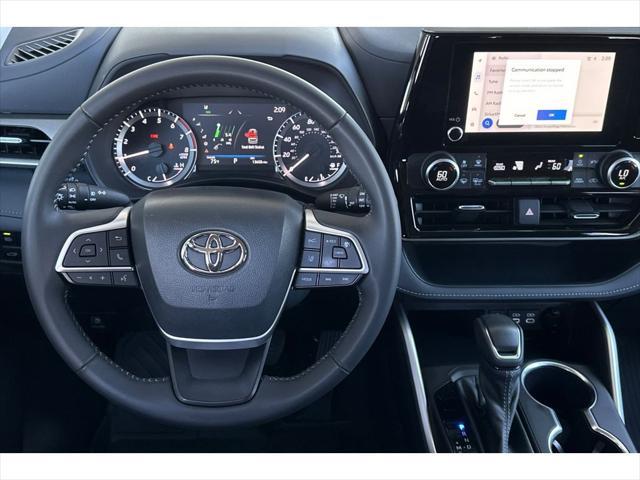 used 2023 Toyota Highlander car, priced at $39,999