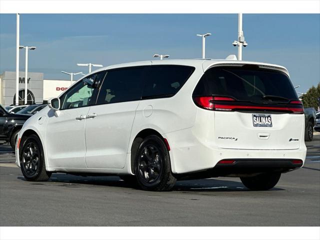 used 2022 Chrysler Pacifica Hybrid car, priced at $25,999