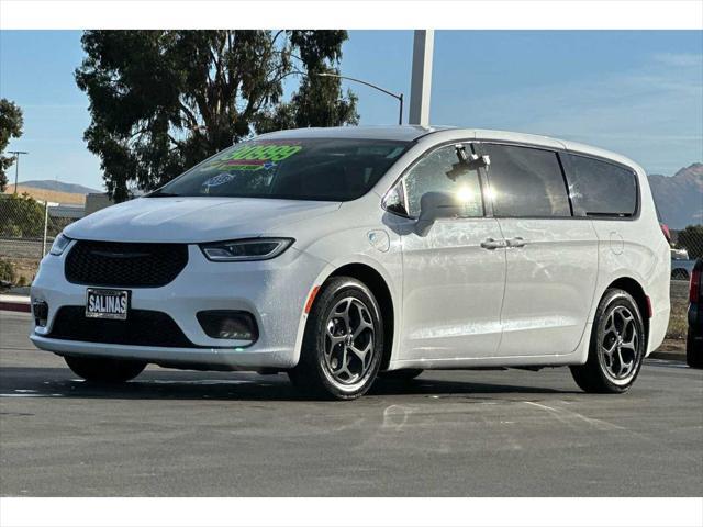 used 2022 Chrysler Pacifica Hybrid car, priced at $25,999