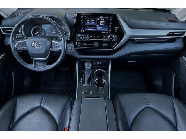 used 2022 Toyota Highlander car, priced at $31,999