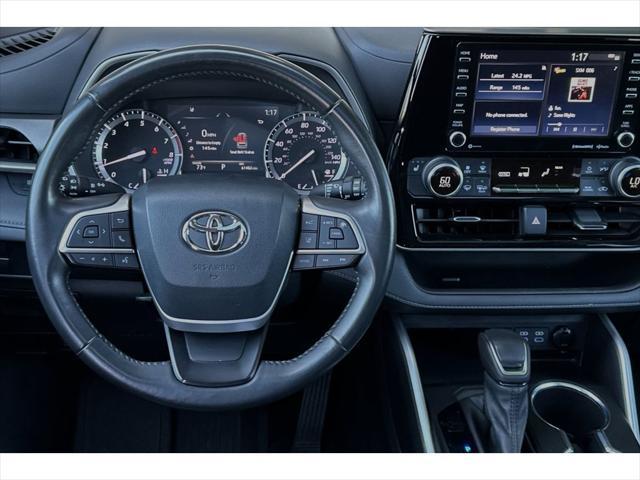 used 2022 Toyota Highlander car, priced at $31,999